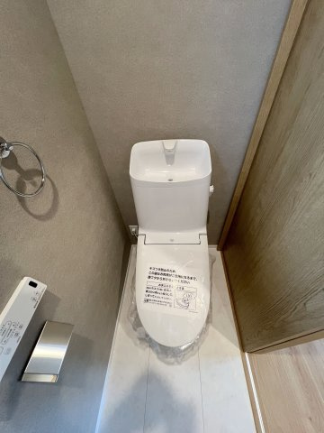 福生市武蔵野台2丁目　新築戸建全1棟のトイレ|1階温水シャワートイレ