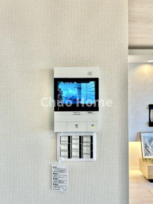 【セキュリティ】 | ツインシティ1番館エトランズ東砂 | 【モニターホン】誰が来たかすぐにわかるカラーモニター付きインターホン。通話ボタンを押すまでは室内の音は漏れていませんので相手を確かめてから応対できます。