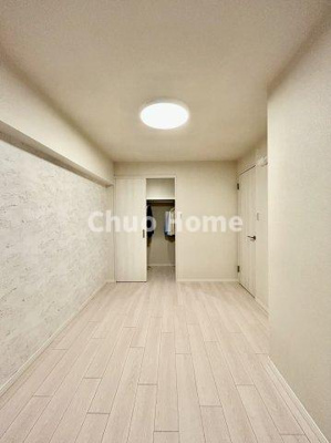 【寝室】 | ツインシティ1番館エトランズ東砂 | 【寝室】心と体をゆったりと安らげる主寝室。寝室のゆとりが大きい分だけ、暮らしの安らぎは深まります。一日の疲れを癒すだけでなく、ご夫婦の親密な語らいを紡ぎ出します