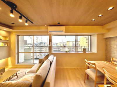 【居間・リビング】 | ツインシティ1番館エトランズ東砂 | 【リビングダイニング】一日の中で多くの時間を過すことになるリビングダイニングだからこそ、いつも穏やかな空間であることが必然。爽やかな通風と採光を存分に感じる事が出来る空間です。