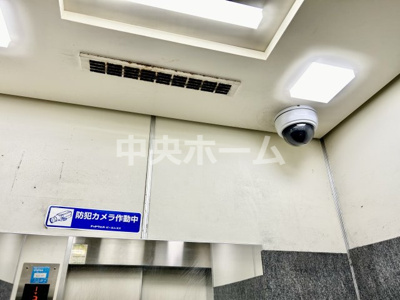 【防犯設備】 | ツインシティ1番館エトランズ東砂 | 【防犯カメラ】何かあった時の大事な証拠になることももちろんなりますが、防犯というくらいですので大事なのは防犯カメラがあることによって抑止力につながることですよね。