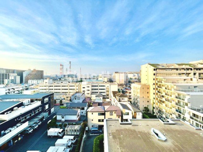 【展望】 | ツインシティ1番館エトランズ東砂 | 手を伸ばせば、ふれることが出来そうな環境が、そのままインテリアになったような印象です。その豊かな眺望にふさわしい空間には、通風・採光にも優れ、心地よい光と風があふれています