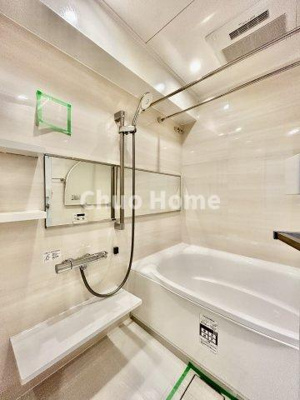 【浴室】 | ツインシティ1番館エトランズ東砂 | 【バスルーム】暖房換気乾燥機付きシステムバスルーム。暖房・冷風・換気・乾燥など、毎日を快適に過ごせるうれしい機能が揃っています。雨の日の洗濯物も安心です。