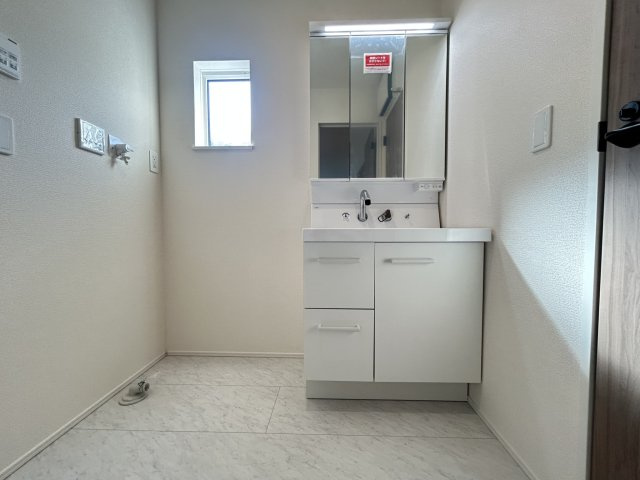 ◆リビング広々２０帖のゆったり４ＬＤＫ◆並列駐車２台可能◆リナージュ大津月輪５丁目２４－２期の独立洗面台|洗面化粧台
