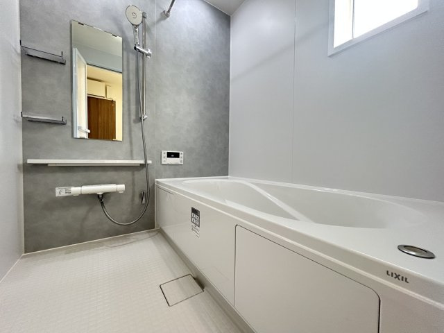 ◆リビング広々２０帖のゆったり４ＬＤＫ◆並列駐車２台可能◆リナージュ大津月輪５丁目２４－２期の浴室|浴室