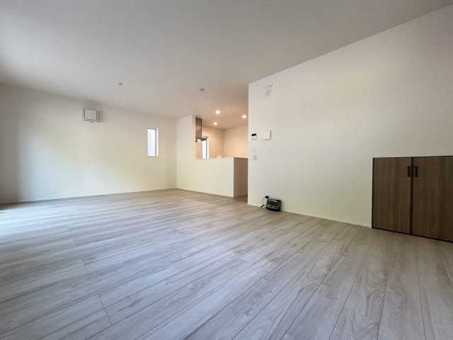 ◆リビング広々２０帖のゆったり４ＬＤＫ◆並列駐車２台可能◆リナージュ大津月輪５丁目２４－２期の居間・リビング|リビング