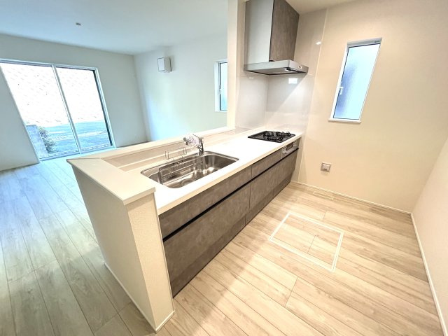 ◆リビング広々２０帖のゆったり４ＬＤＫ◆並列駐車２台可能◆リナージュ大津月輪５丁目２４－２期のキッチン|キッチン