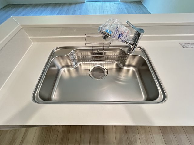 ◆リビング広々２０帖のゆったり４ＬＤＫ◆並列駐車２台可能◆リナージュ大津月輪５丁目２４－２期のキッチン|シンク