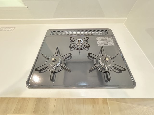 ◆リビング広々２０帖のゆったり４ＬＤＫ◆並列駐車２台可能◆リナージュ大津月輪５丁目２４－２期のキッチン|コンロ