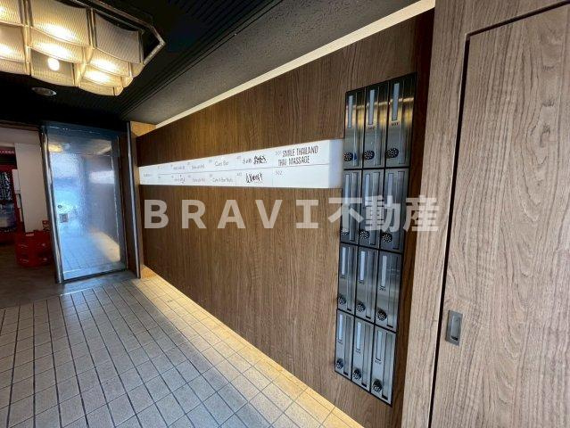 新道頓堀ビル　BRAVI不動産のロビー|【新道頓堀ビル】