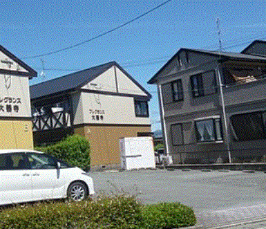 フレグランス大善寺の駐車場|※別号室のお写真です