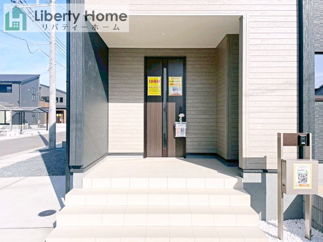 ひたちなか市稲田10期　新築戸建　10号棟のエントランス