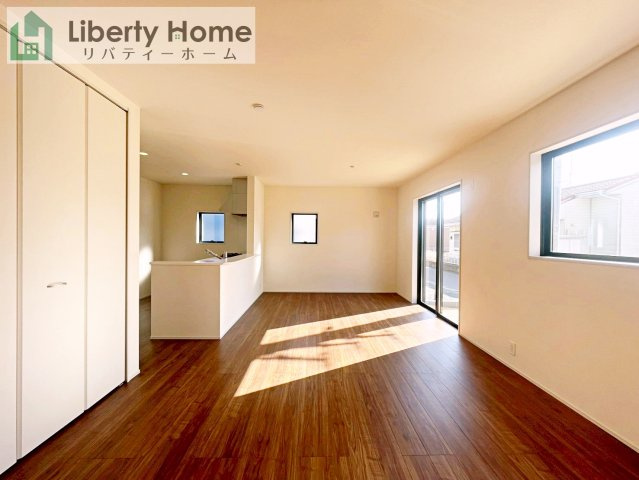 ひたちなか市稲田10期　新築戸建　10号棟の居間・リビング