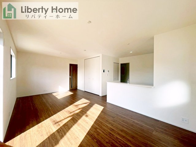 ひたちなか市稲田10期　新築戸建　10号棟の居間・リビング