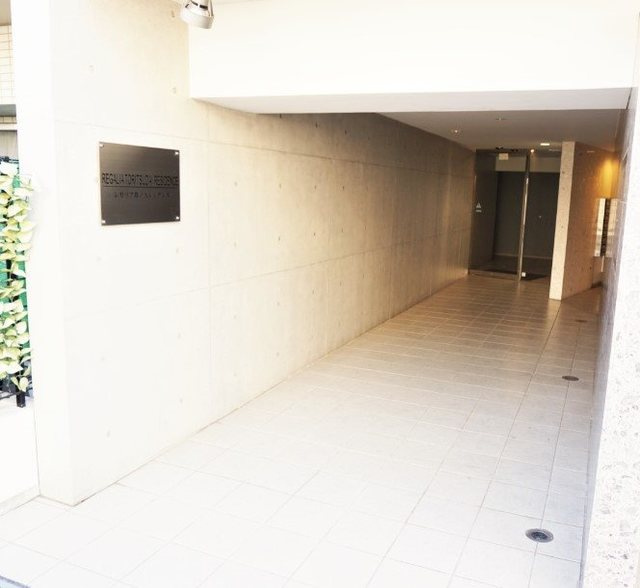 レガリア都立大レジデンスのエントランス