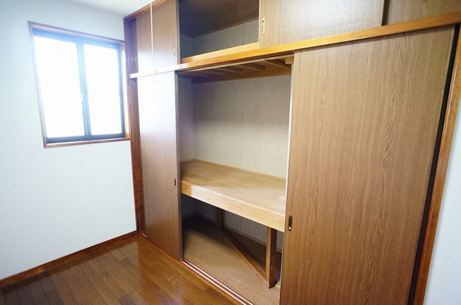 【収納】 | 小金町2丁目貸家 | 2階納戸