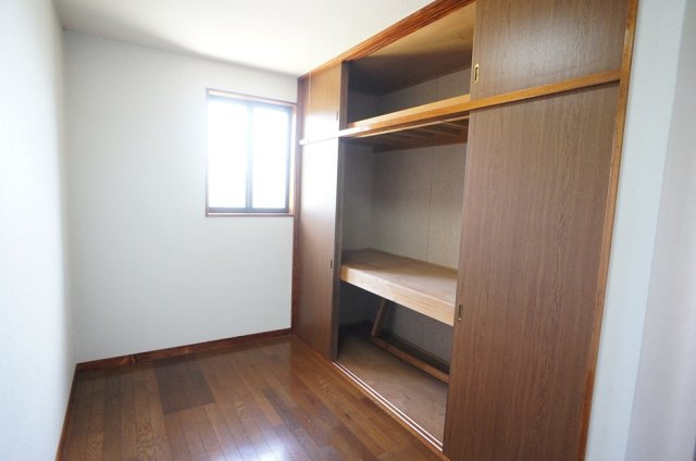 【収納】 | 小金町2丁目貸家 | 2階納戸