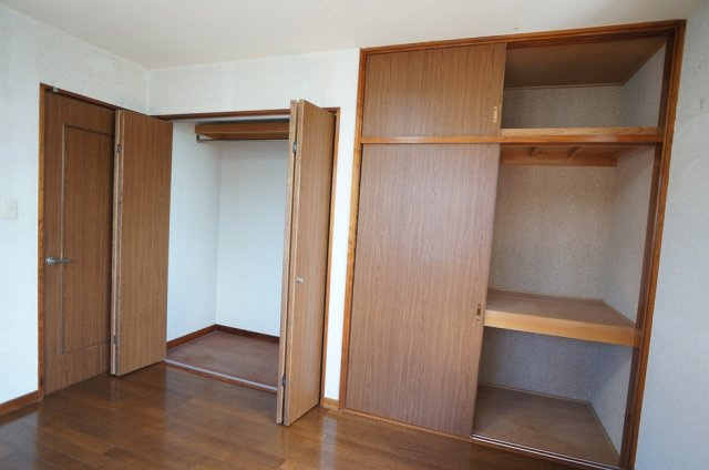 【収納】 | 小金町2丁目貸家 | 2階洋室収納