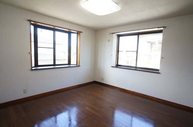 【洋室】 | 小金町2丁目貸家 | 2階洋室