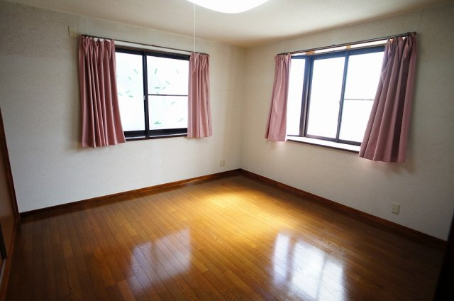 【洋室】 | 小金町2丁目貸家 | 2階洋室