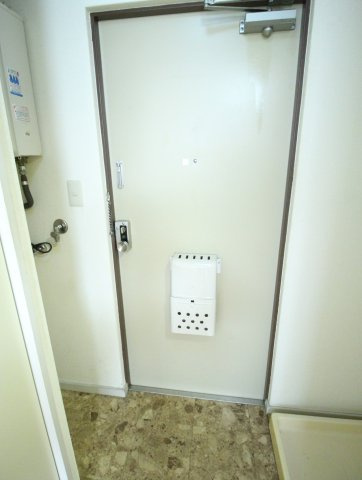 【玄関】 | シャルム枚方（事業用） | 明るい玄関です