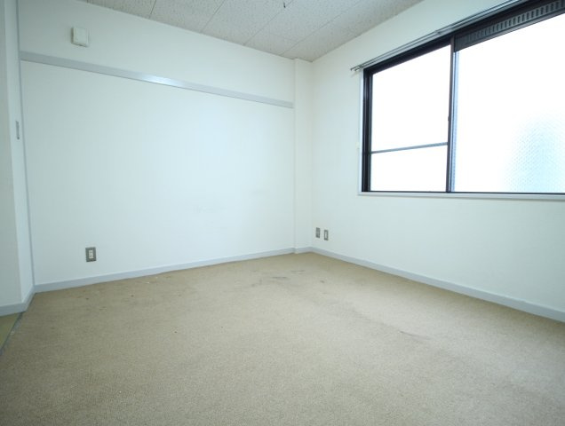 【居間・リビング】 | シャルム枚方（事業用） | ゆったりとした居間です