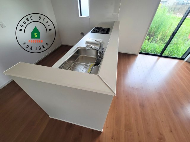 福岡市東区土井2丁目第3-4棟（4号棟）　のダイニング|キッチンから立ち込める香りが今日の料理を期待させます。