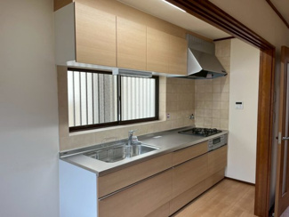 【キッチン】 | 「小絹駅」徒歩6分の好立地！近くに商業施設あり！