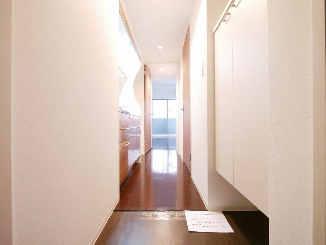 SERENiTE北浜の玄関