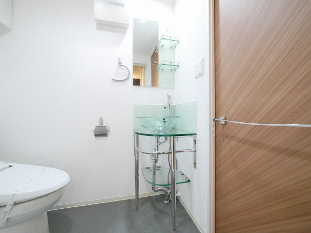 SERENiTE北浜の洗面所