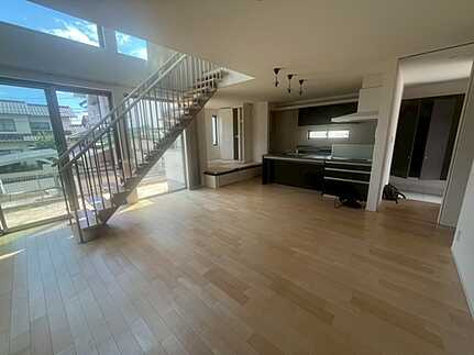 広島市佐伯区藤の木４丁目　中古一戸建て(JS)の居間・リビング