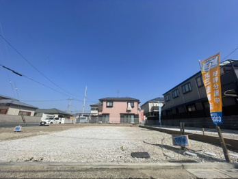 南海本線「諏訪ノ森駅」まで徒歩15分。阪堺線も利用できる2wayアクセス。大阪市内や堺市中心部、関西空港へのアクセスも良好です。落ち着いた閑静な住宅街で、都会の喧騒から離れた静かな環境が魅力です。