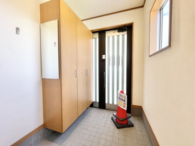 交野市倉治6丁目　中古一戸建ての玄関|落ち着いた玄関です