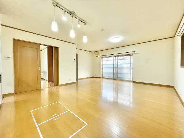 交野市倉治6丁目　中古一戸建ての居間・リビング|使いやすいリビングです