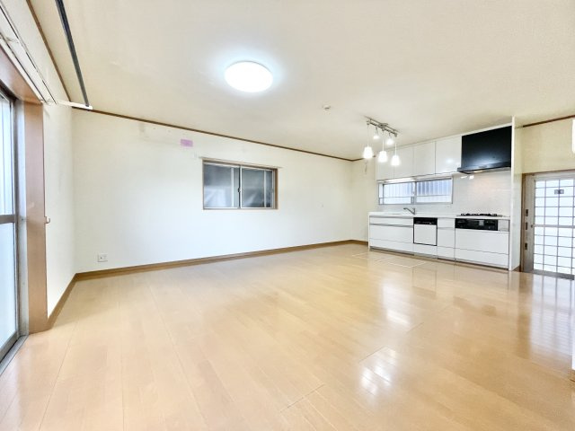 交野市倉治6丁目　中古一戸建ての居間・リビング|使いやすい居間です
