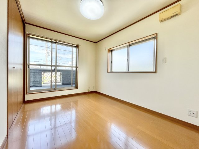 交野市倉治6丁目　中古一戸建ての寝室|使い勝手のいい寝室です