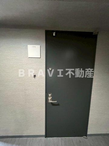 サンダー心斎橋ビル　BRAVI不動産の玄関|【サンダー心斎橋ビル】