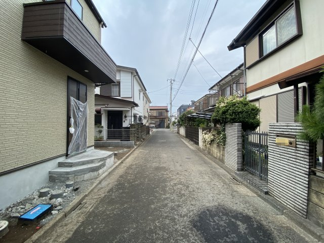 所沢市若狭1丁目・全1棟　新築一戸建　～スカイバルコニー付～の前面道路含む現地写真