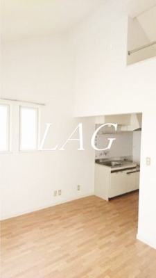 【居間・リビング】 | コーポタイムフェア | 洋室のお部屋です。