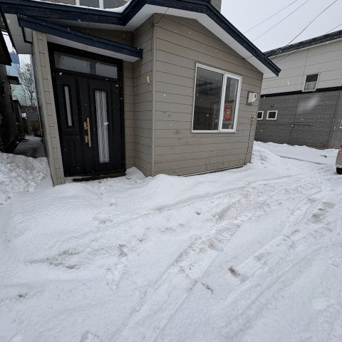 室蘭市港北町1丁目19-12戸建のエントランス