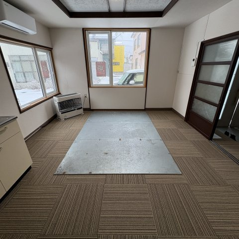 室蘭市港北町1丁目19-12戸建の居間・リビング