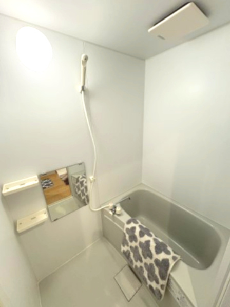 コーラルコート久米川弐番館の浴室