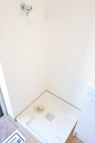 コーラルコート久米川弐番館のその他|洗濯機置場