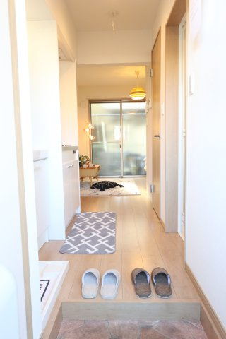 コーラルコート久米川弐番館の玄関