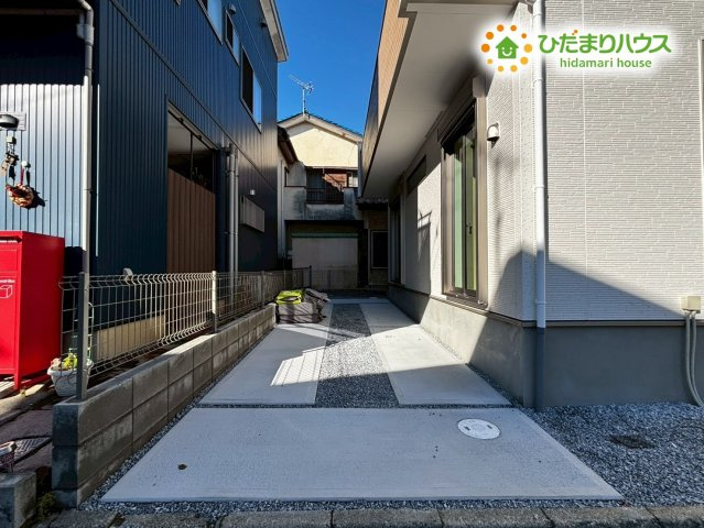 鴻巣市吹上　新築一戸建て　グラファーレ　01の駐車場