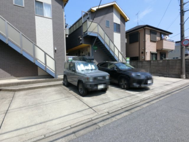 エール本八幡Bの駐車場