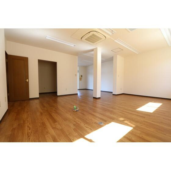 KMGハイツ小山の居間・リビング