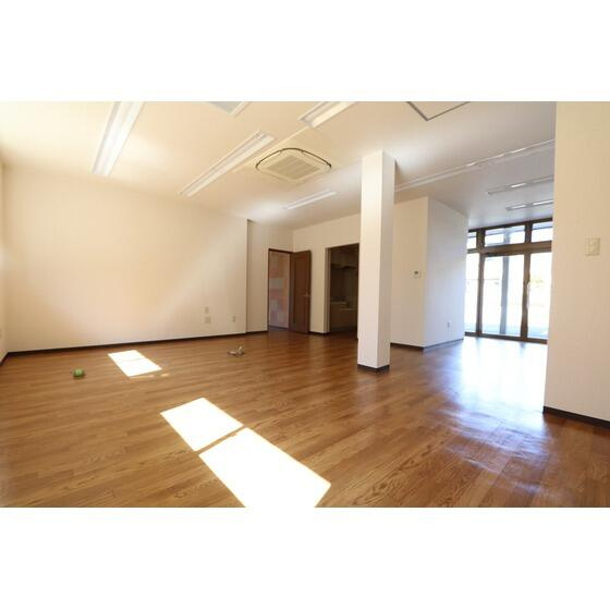 KMGハイツ小山の居間・リビング