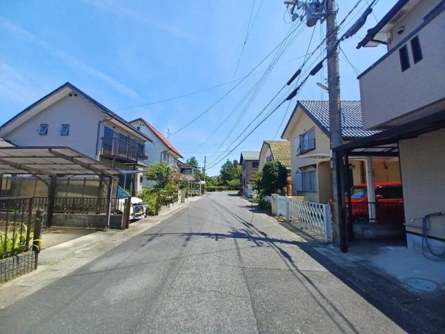 野洲市三上　中古戸建の前面道路含む現地写真