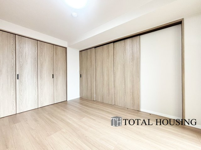 【洋室】 | ダイアパレス豊平 | 洋室　約6.3帖
LDKと隣接した洋室でリビングから目が届く場所なので、お子様の遊び部屋・お昼寝スペースとして使うのもオススメです♪